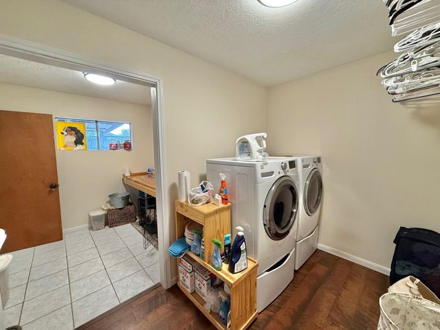 3160 Galewood Lane, Port Neches, TX 77651