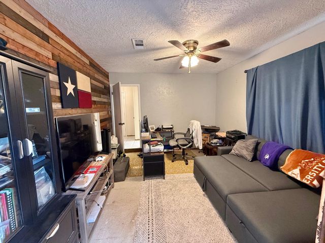 3160 Galewood Lane, Port Neches, TX 77651