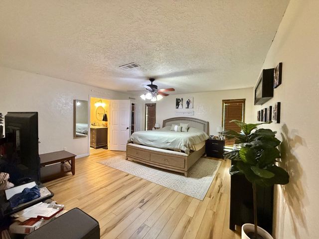 3160 Galewood Lane, Port Neches, TX 77651