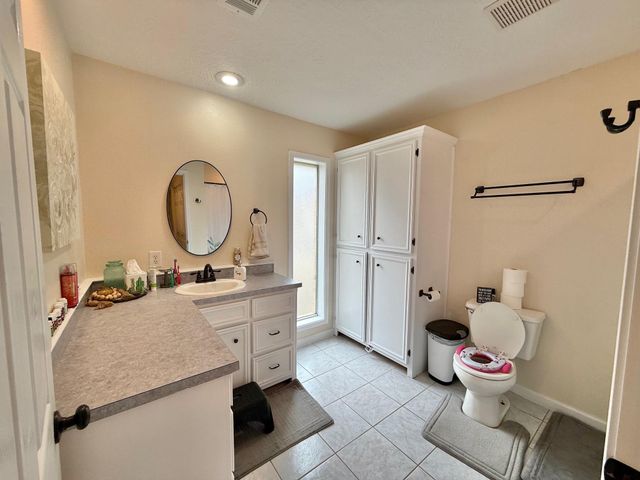 3160 Galewood Lane, Port Neches, TX 77651