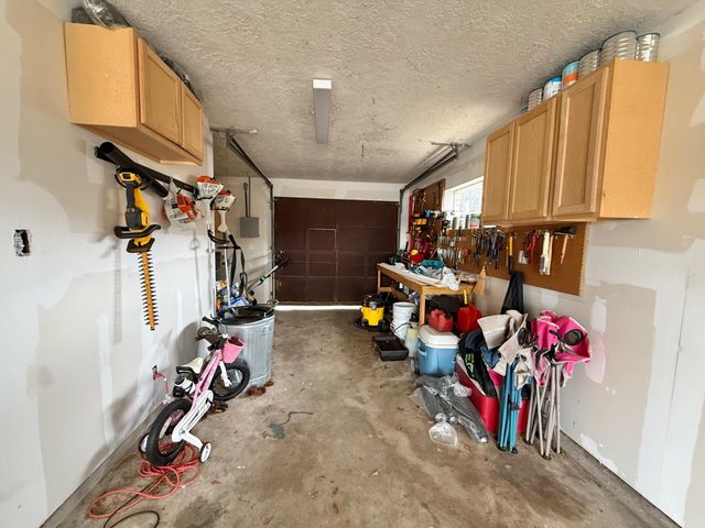 3160 Galewood Lane, Port Neches, TX 77651