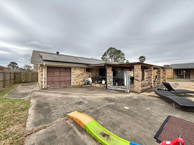 3160 Galewood Lane, Port Neches, TX 77651