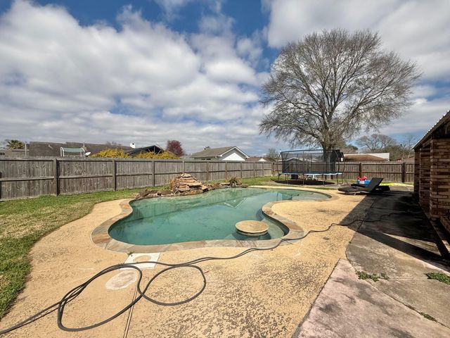 3160 Galewood Lane, Port Neches, TX 77651