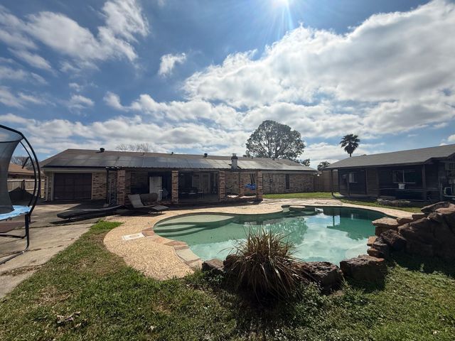 3160 Galewood Lane, Port Neches, TX 77651