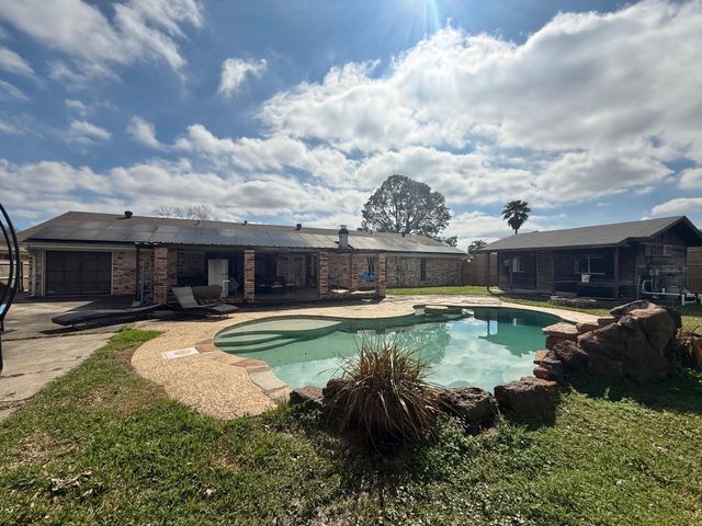 3160 Galewood Lane, Port Neches, TX 77651