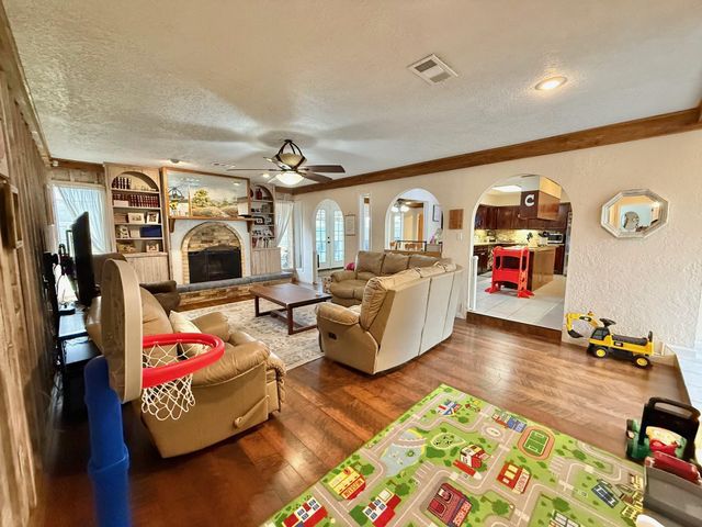 3160 Galewood Lane, Port Neches, TX 77651