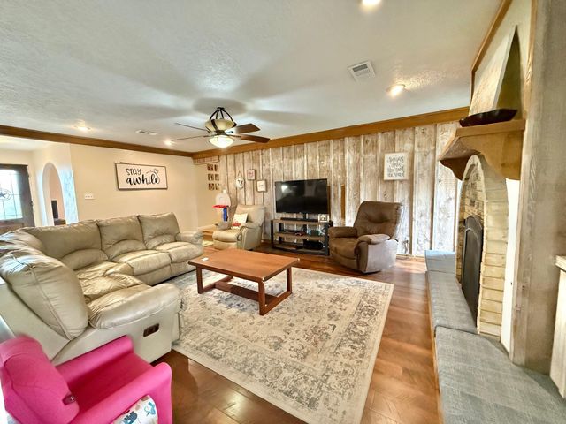 3160 Galewood Lane, Port Neches, TX 77651