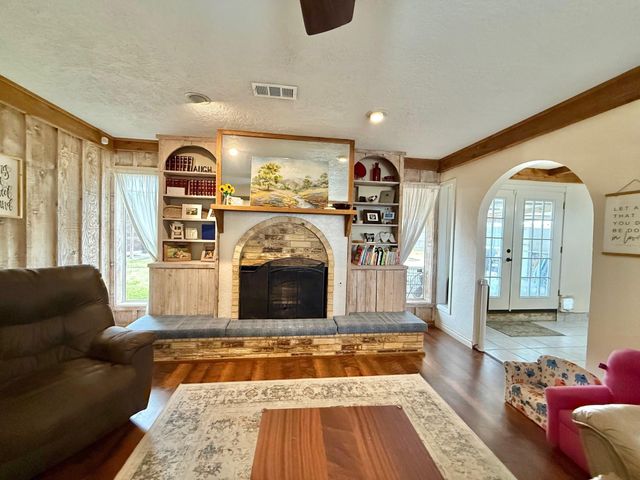 3160 Galewood Lane, Port Neches, TX 77651