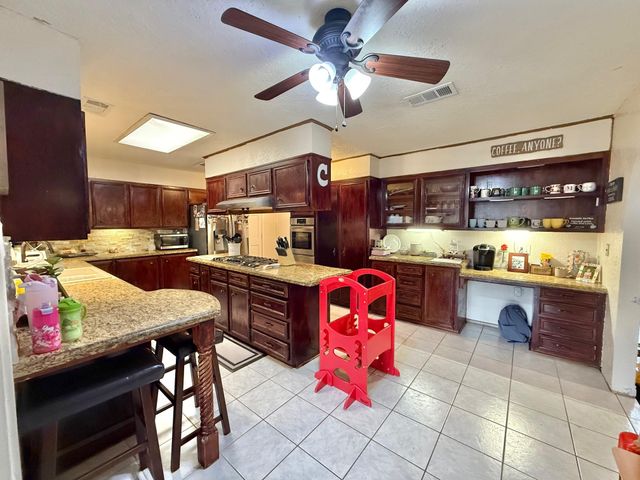 3160 Galewood Lane, Port Neches, TX 77651