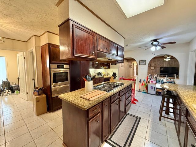 3160 Galewood Lane, Port Neches, TX 77651