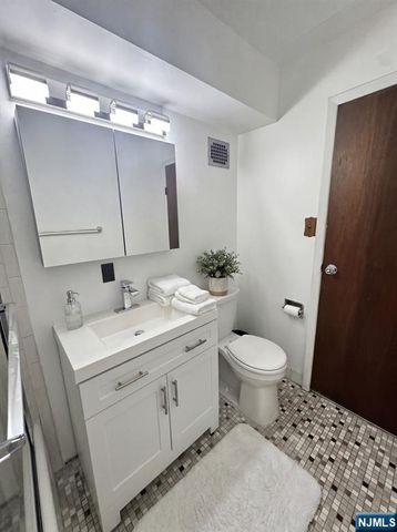 25 Jefferson Street 3D, Hackensack, NJ 07601