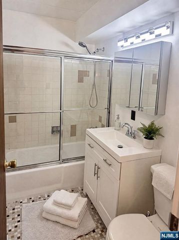 25 Jefferson Street 3D, Hackensack, NJ 07601