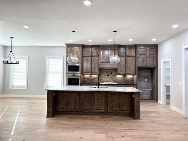 7861 Via Roma Avenue, Springdale, AR 72762