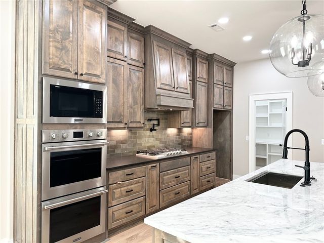 7861 Via Roma Avenue, Springdale, AR 72762