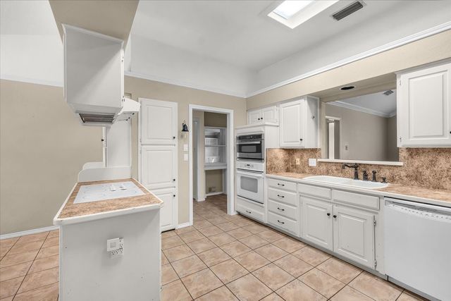 3212 Timber View Circle, Bedford, TX 76021