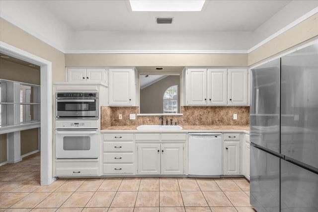 3212 Timber View Circle, Bedford, TX 76021