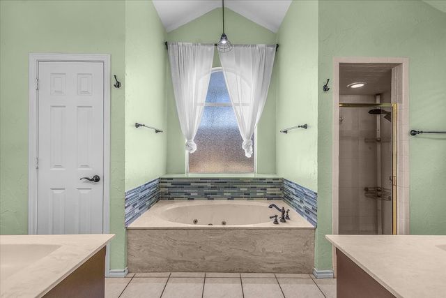 3212 Timber View Circle, Bedford, TX 76021