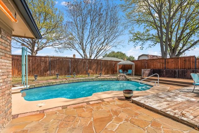 3212 Timber View Circle, Bedford, TX 76021