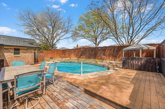 3212 Timber View Circle, Bedford, TX 76021