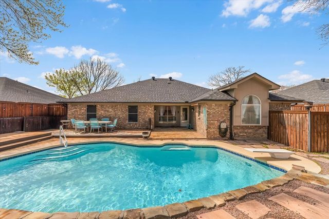 3212 Timber View Circle, Bedford, TX 76021
