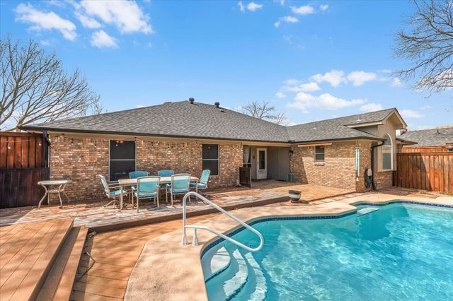 3212 Timber View Circle, Bedford, TX 76021