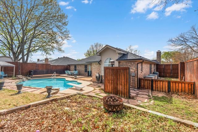 3212 Timber View Circle, Bedford, TX 76021