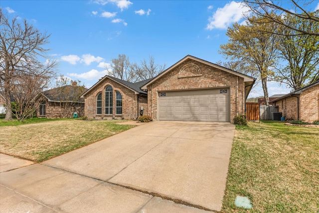 3212 Timber View Circle, Bedford, TX 76021