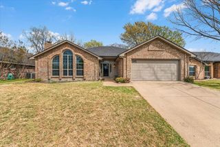 3212 Timber View Circle, Bedford, TX 76021