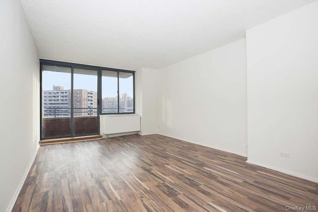 6254 97th Place 11L, Rego Park, NY 11374