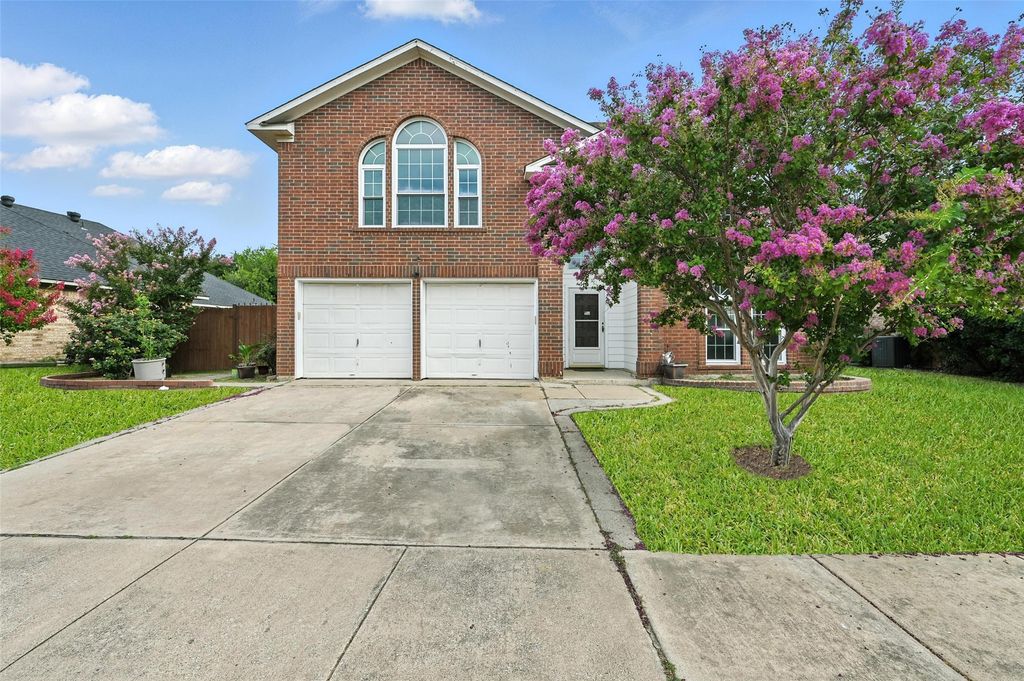 848 Stafford Station Drive, Saginaw, TX 76131