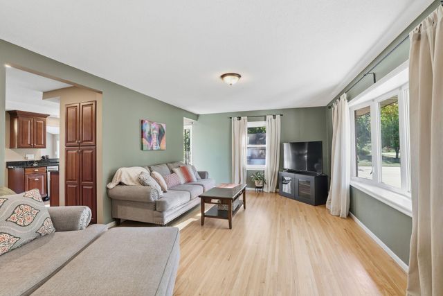 4816 Overlook Drive, Bloomington, MN 55437