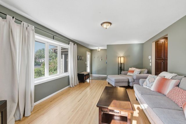 4816 Overlook Drive, Bloomington, MN 55437