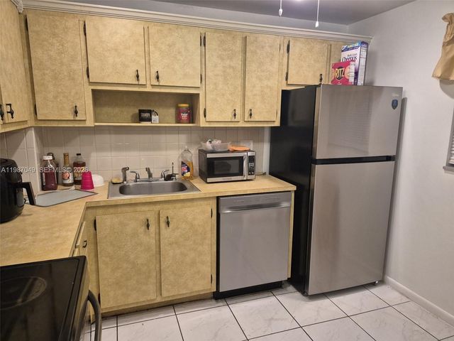 200 Ashbury Rd 307, Hollywood, FL 33024