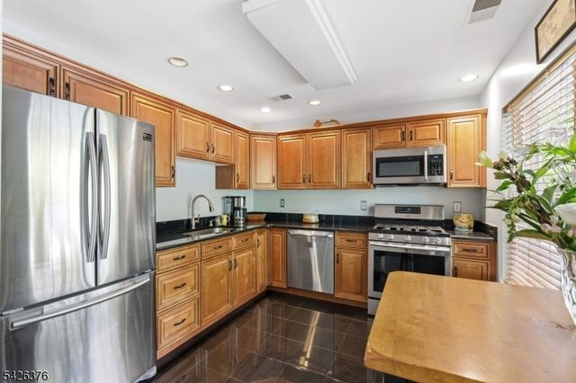 2063 Drake Ct, Mahwah Twp., NJ 07430