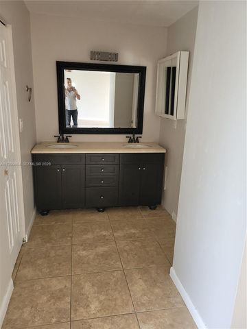 14389 Kendale Lakes Cir 14389, Miami, FL 33183