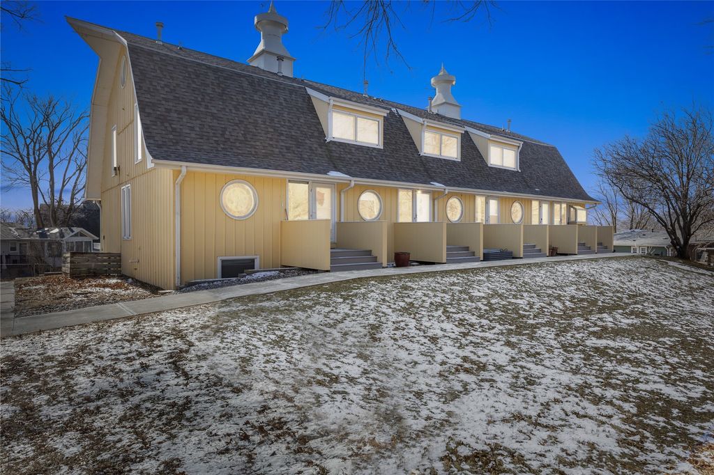 3201 Muscatine Avenue 3, Iowa City, IA 52240