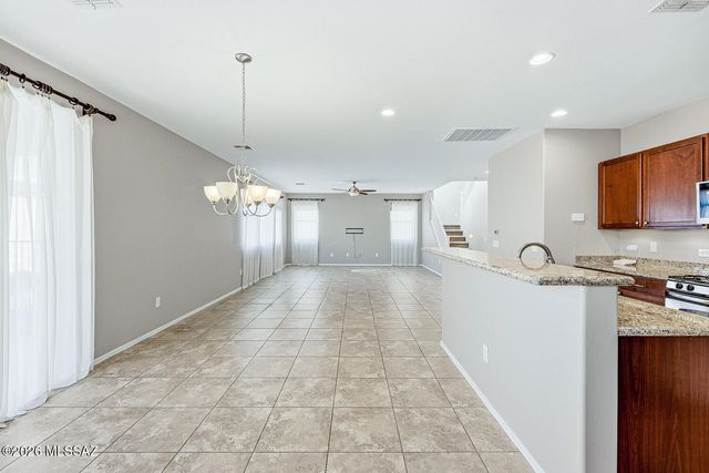 323 E Refuge Loop, Vail, AZ 85641