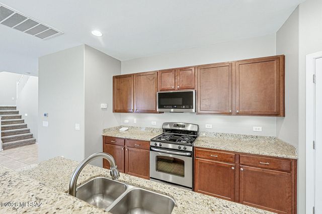 323 E Refuge Loop, Vail, AZ 85641