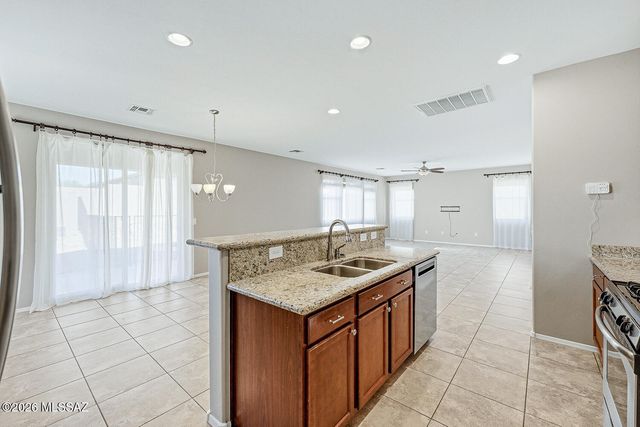 323 E Refuge Loop, Vail, AZ 85641