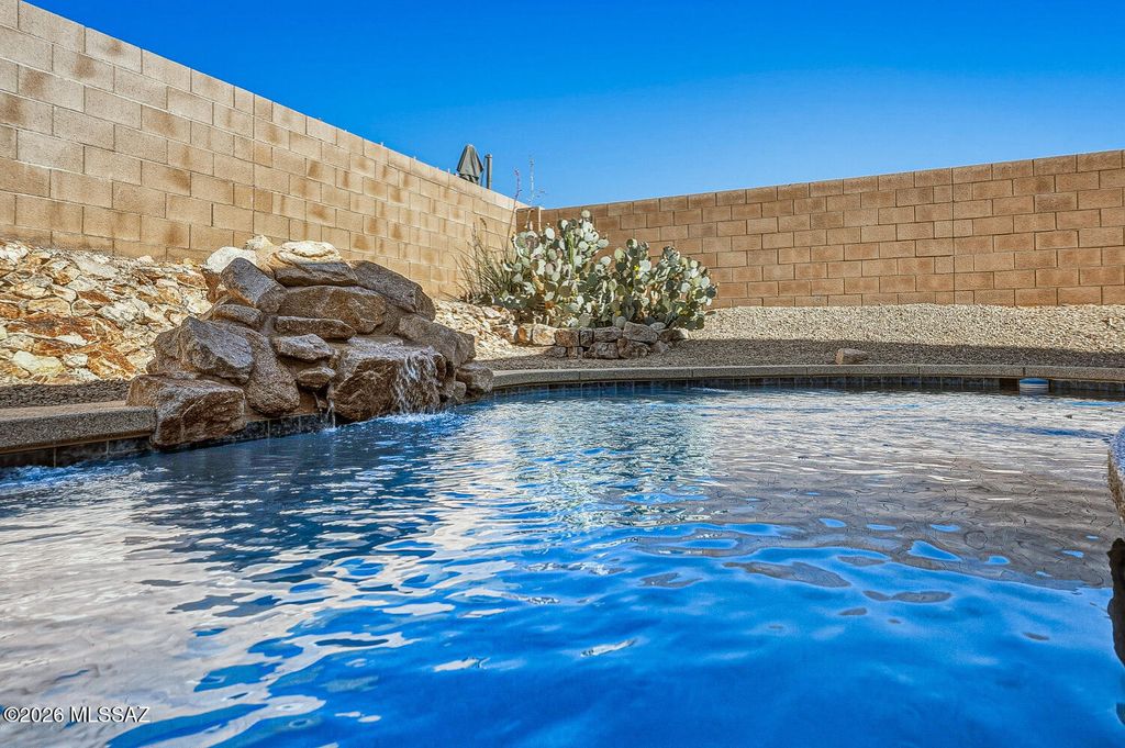 323 E Refuge Loop, Vail, AZ 85641
