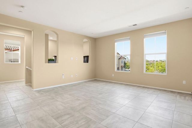 11130 Taloncrest Way 19, San Diego, CA 92126