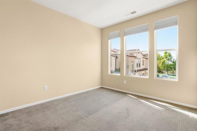 11130 Taloncrest Way 19, San Diego, CA 92126