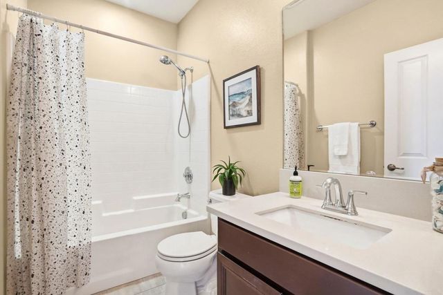 11130 Taloncrest Way 19, San Diego, CA 92126