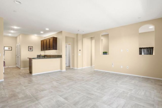 11130 Taloncrest Way 19, San Diego, CA 92126