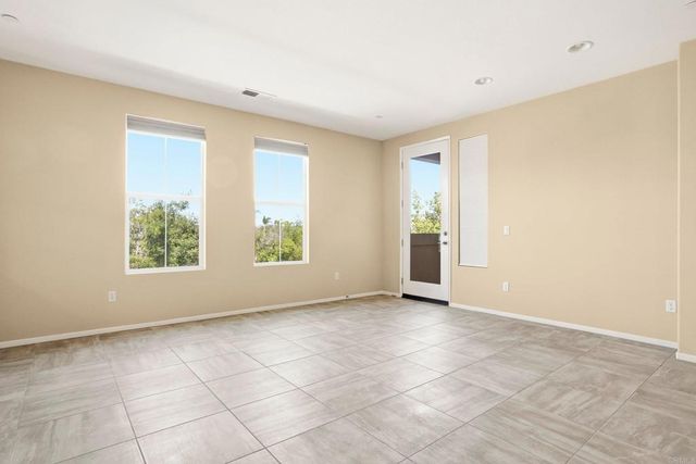 11130 Taloncrest Way 19, San Diego, CA 92126