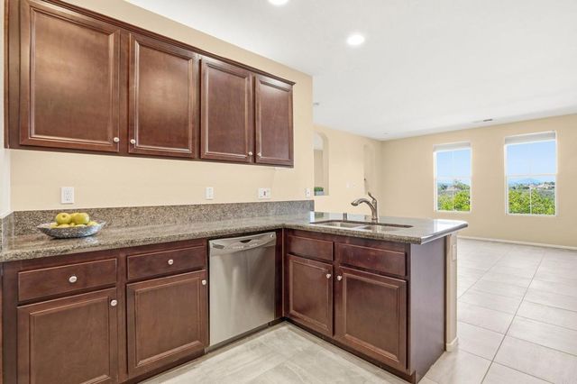 11130 Taloncrest Way 19, San Diego, CA 92126