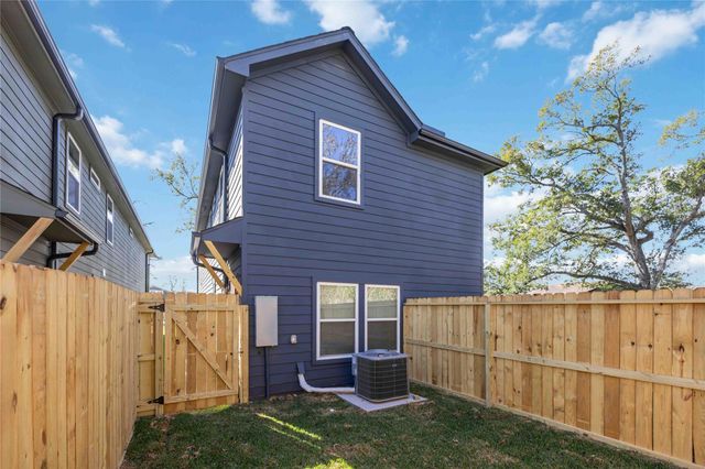 5811 Senior Street, Houston, TX 77016