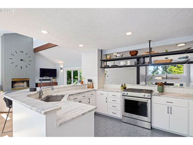 3018 ASHLEY Loop, Eugene, OR 97405