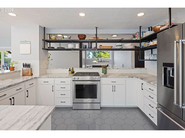 3018 ASHLEY Loop, Eugene, OR 97405