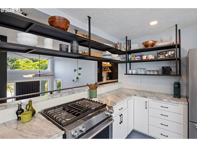 3018 ASHLEY Loop, Eugene, OR 97405